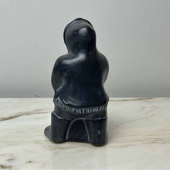 Vintage Black Inuit Seal Hunter Hollow Sculpture Signed Rilla 1981 - Picture 7 of 11